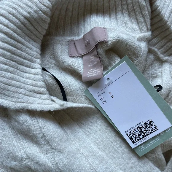 H&M cable knit sweater 🤍